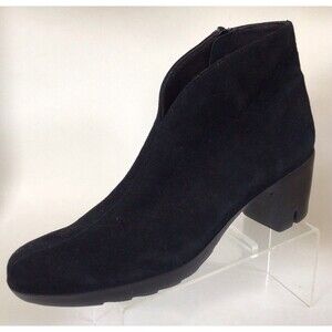 MUNRO Robynette Black Suede Side Zip Ankle Booties (Size 9 SS) - Super Slim